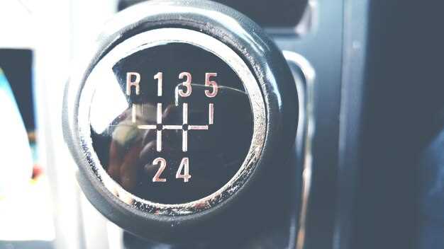 Обозначения и маркировки на корпусе: номер модели, логотипы