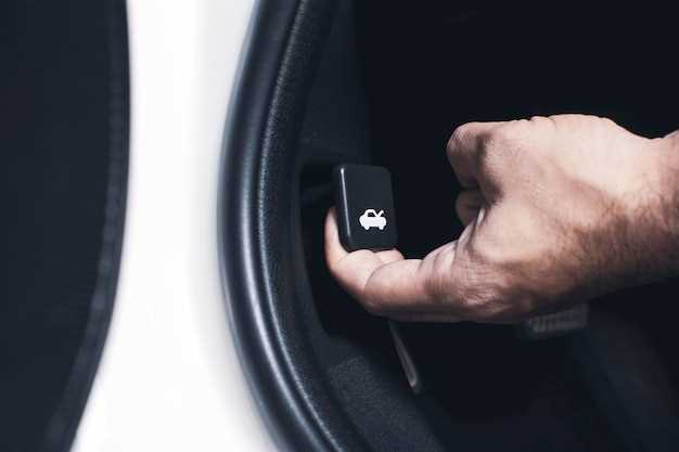 Снятие обшивки багажника