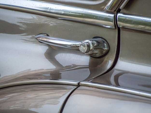 Материалы и технология изготовления дверей: что используют производители?