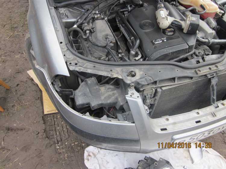 Как снять фару Фольксваген Пассат Б5